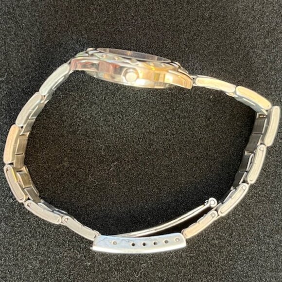 FORD MOTOR COMPANY | Women's Watch Stainless Steel Band-NEW Battery - Picture 8 of 12